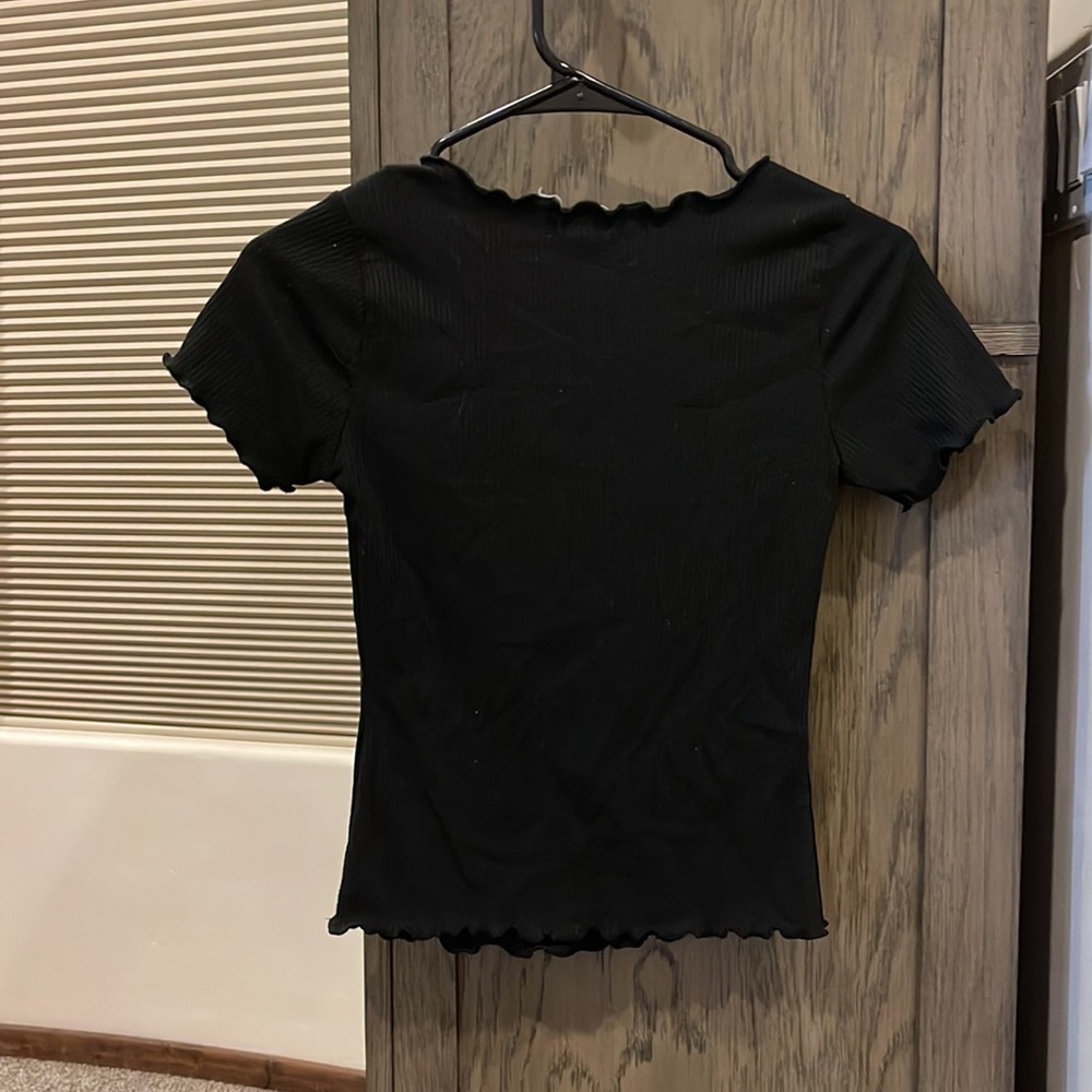 Black fitted tee, size small - Picture 2 of 2